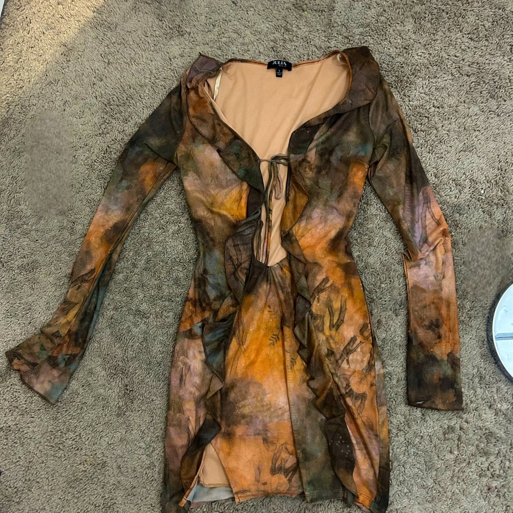 Dresss with front cut outs